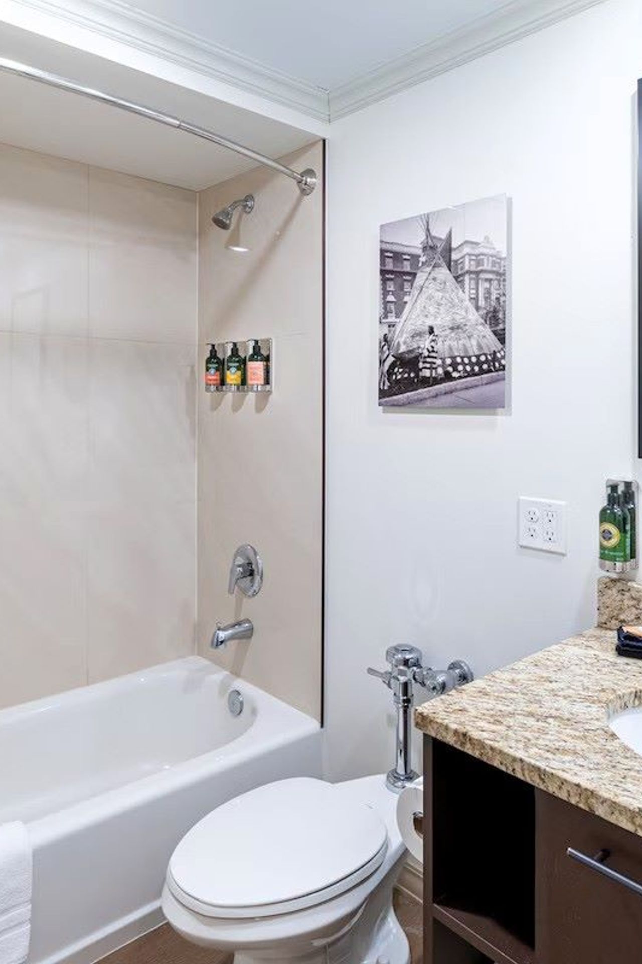 Spokane Club - Deluxe Room, Bathroom