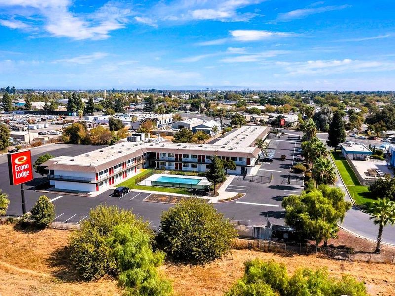 Econo Lodge Stockton near I-5 Fairgrounds