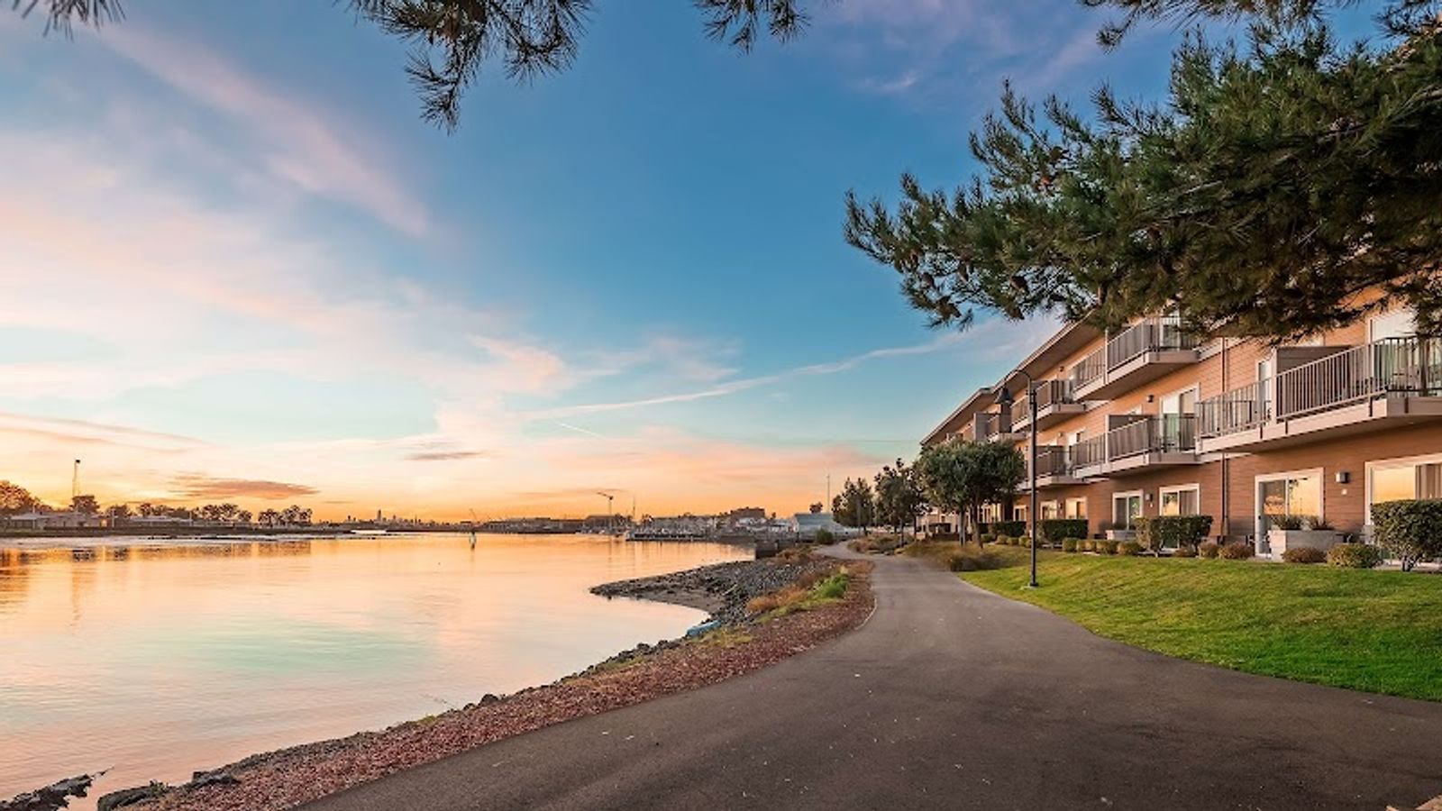 Photo of Best Western Plus Bayside Hotel