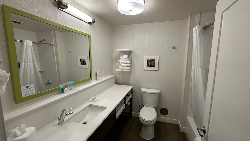 Photo of Hampton Inn Eugene - Bathroom
