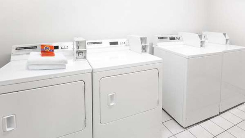 Photo of Super 8 by Wyndham Redmond