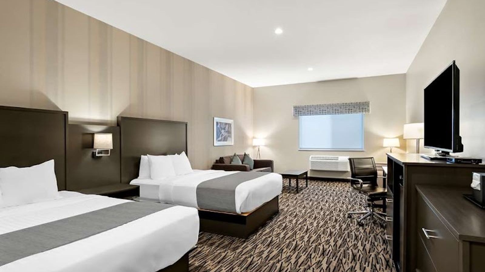 Photo of Best Western Sawtooth Inn & Suites