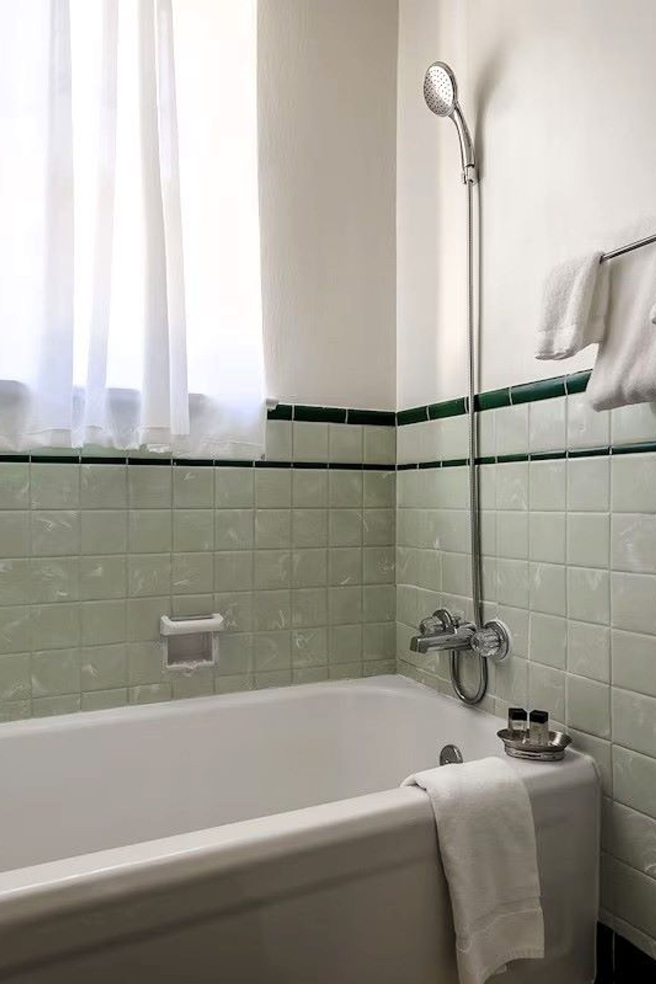Ryan Hotel - Bathroom