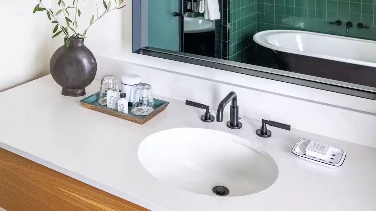El Capitan Hotel - Bathroom, Clawfoot Tub