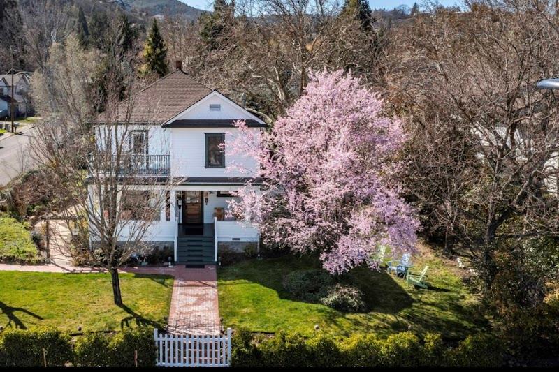 Photo of Abigail's Bed and Breakfast Inn