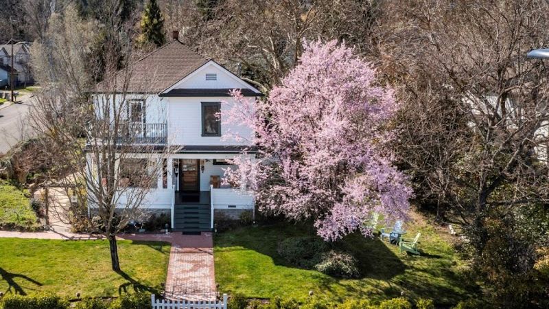 Photo of Abigail's Bed and Breakfast Inn