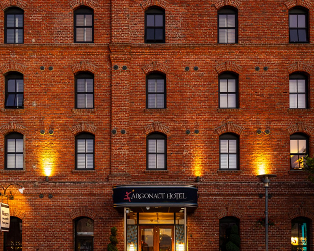 Photo of Argonaut Hotel