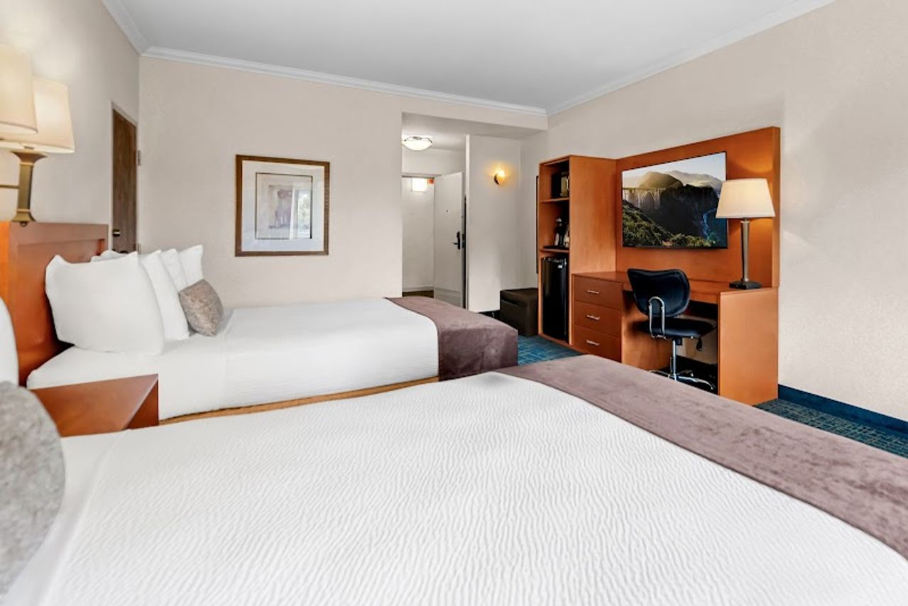 Photo of Best Western De Anza Inn - Room, 2 Queen Beds, Flat TV, Work Desk, Fridge, Microwave, Coffee machine