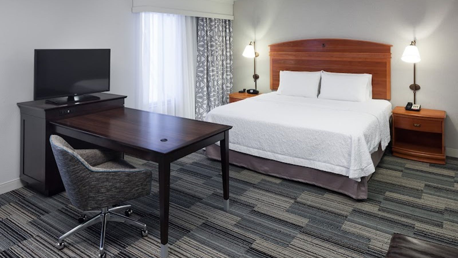 Photo of Hampton Inn & Suites Tulare