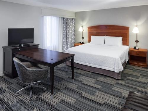 Photo of Hampton Inn & Suites Tulare