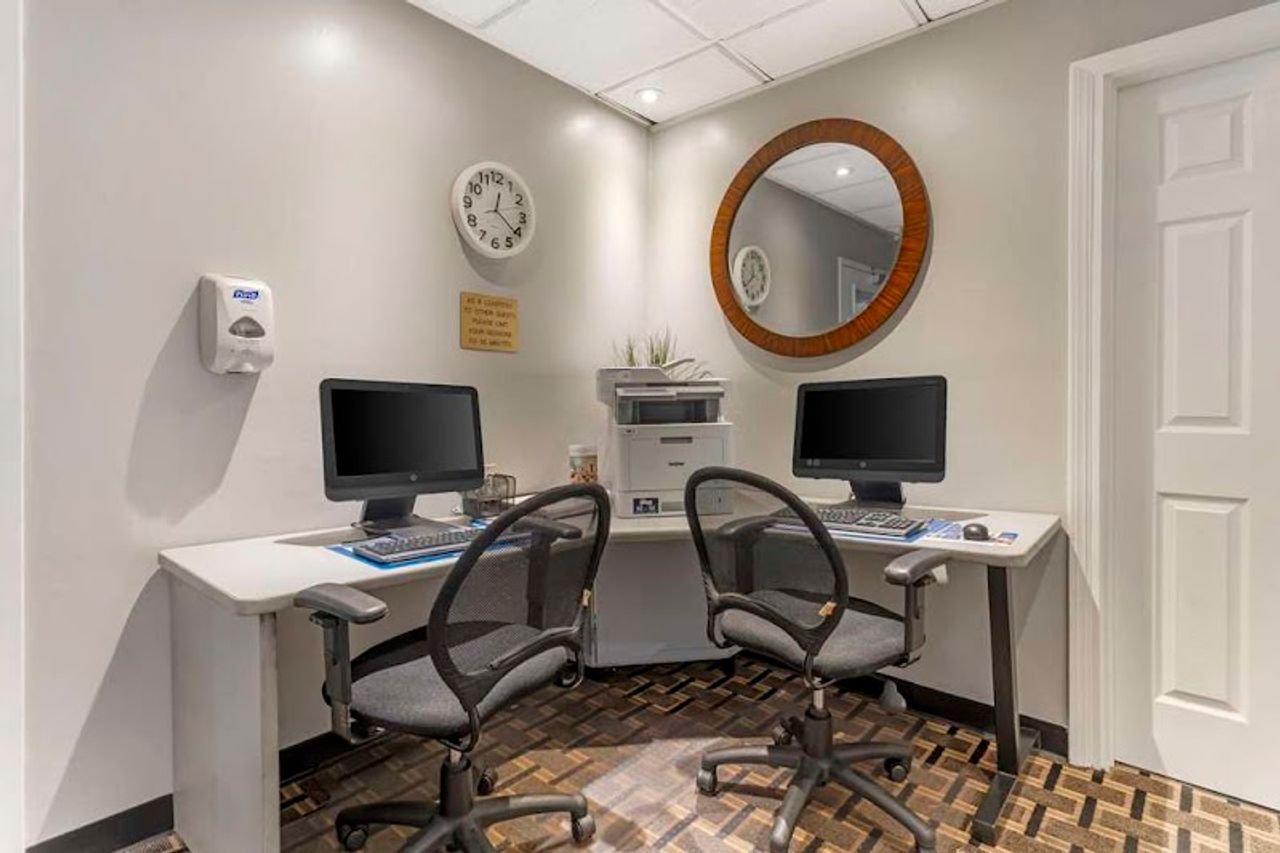 Photo of Best Western Plus Grosvenor Airport Hotel