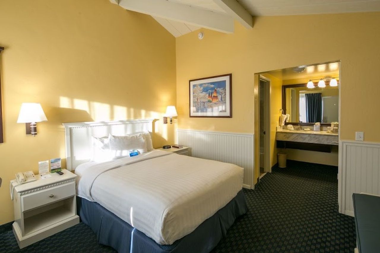 Photo of Monterey Bay Lodge - Room