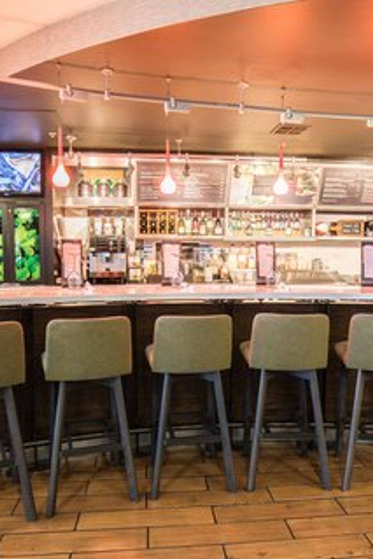 Photo of Courtyard Merced - bar with comfortable seating and a large screen above
