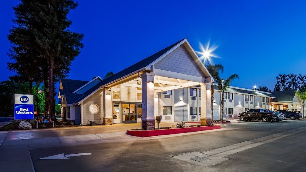 Photo of Best Western Town & Country Lodge