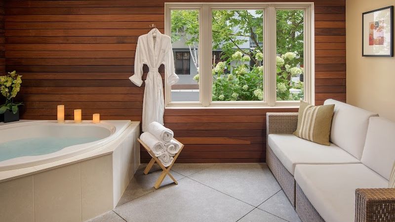 Photo of Inn at the 5th Eugene - private whirlpool tub