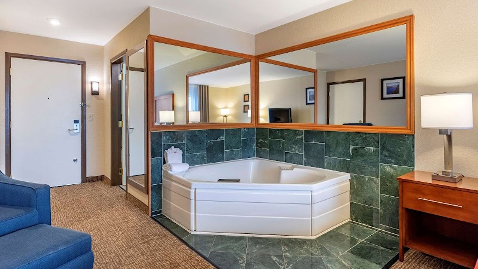 Photo of Comfort Inn & Suites