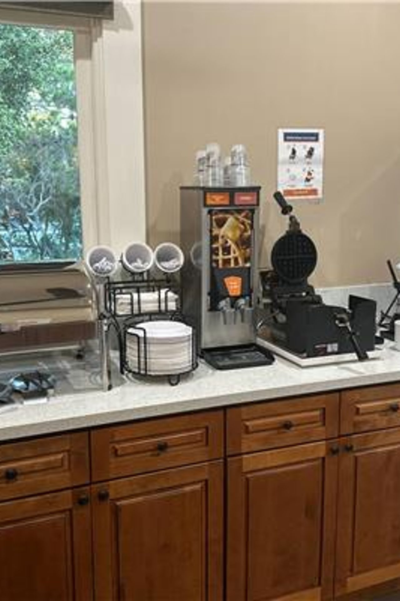 Photo of Comfort Inn Monterey Peninsula Airport - Complimentary Breakfast
