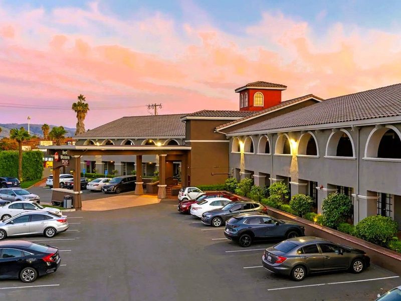 Best Western Plus Brookside Inn