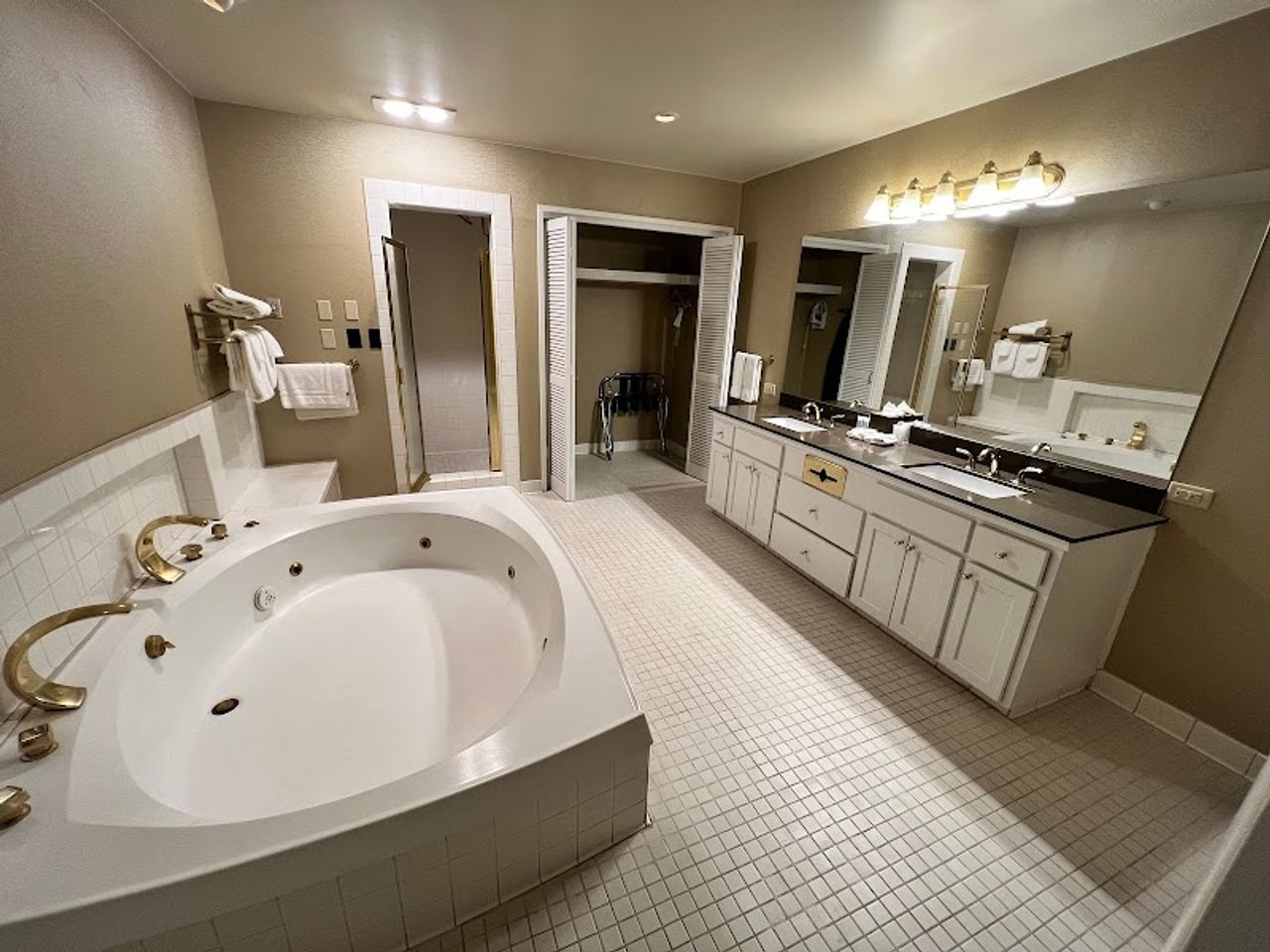 Photo of Valley River Inn - Private Jetted Tub