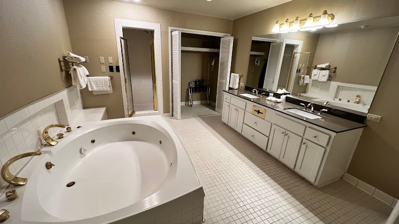 Photo of Valley River Inn - Private Jetted Tub