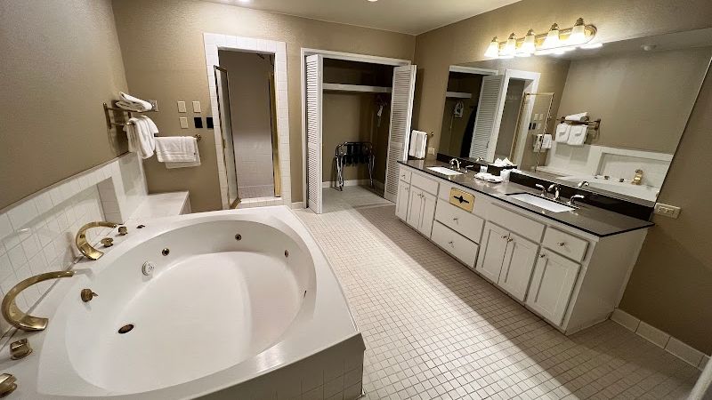 Photo of Valley River Inn - Private Jetted Tub