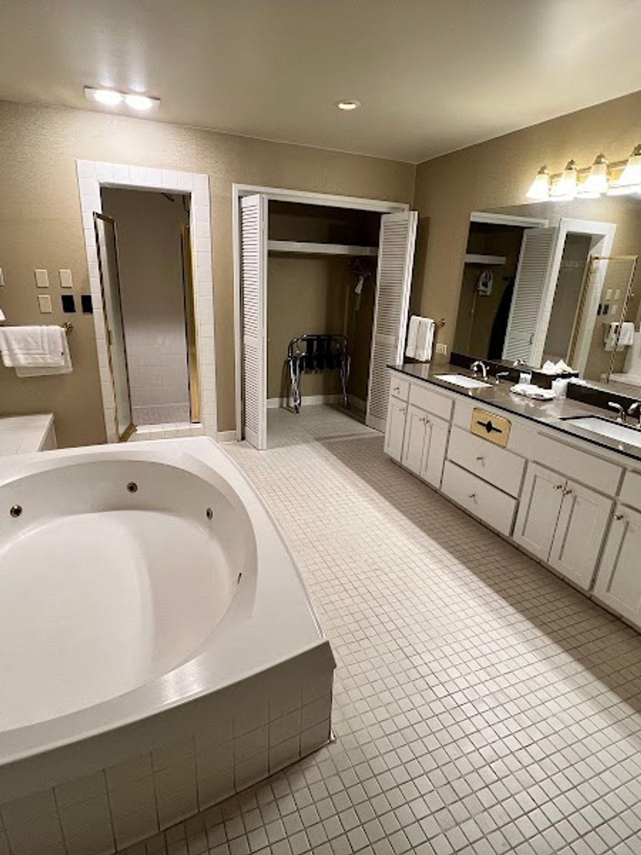 Photo of Valley River Inn - Private Jetted Tub