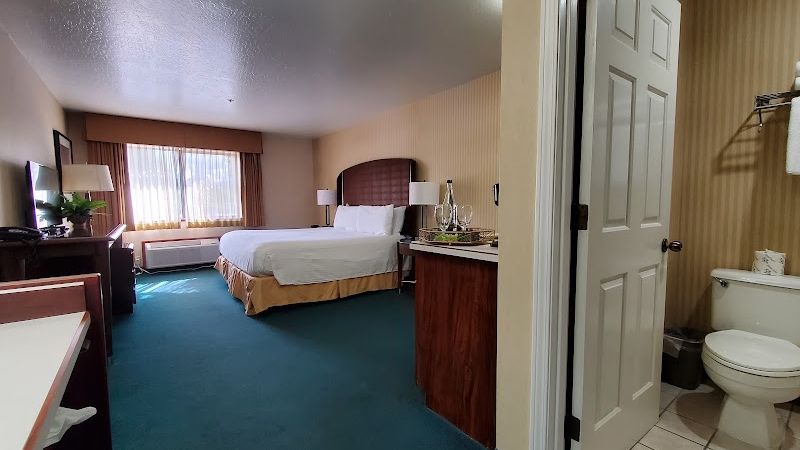 Photo of Rogue Regency Inn & Suites