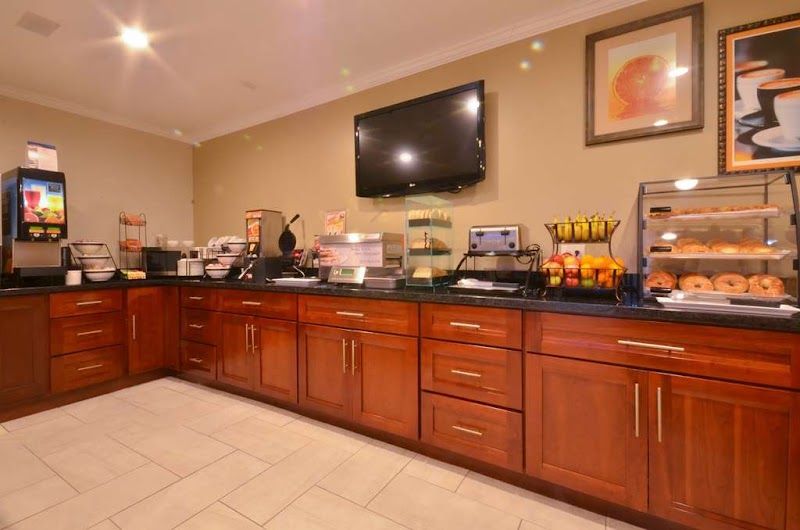 Photo of Best Western The Inn & Suites Pacific Grove - Free continental breakfast