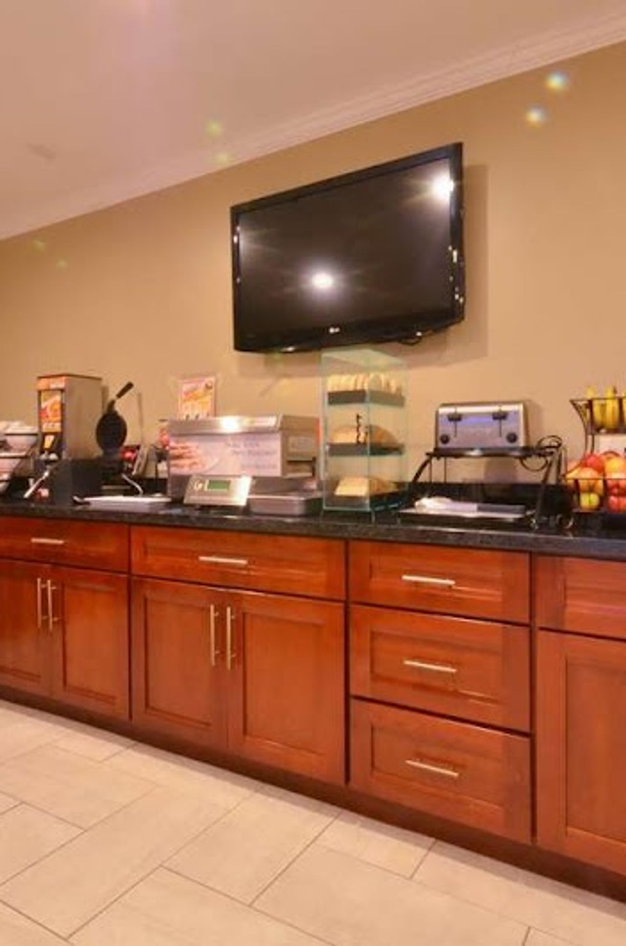 Photo of Best Western The Inn & Suites Pacific Grove - Free continental breakfast