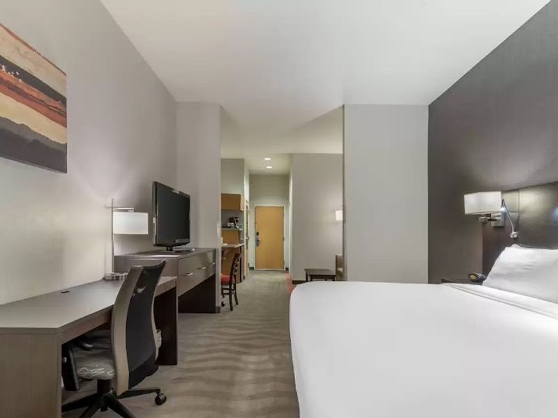 Photo of Comfort Suites Boise West Meridian