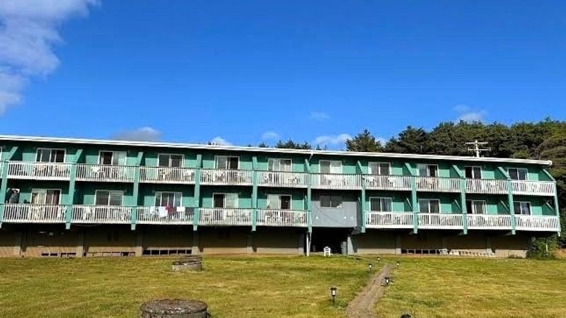 Silver Surf Motel - Exterior