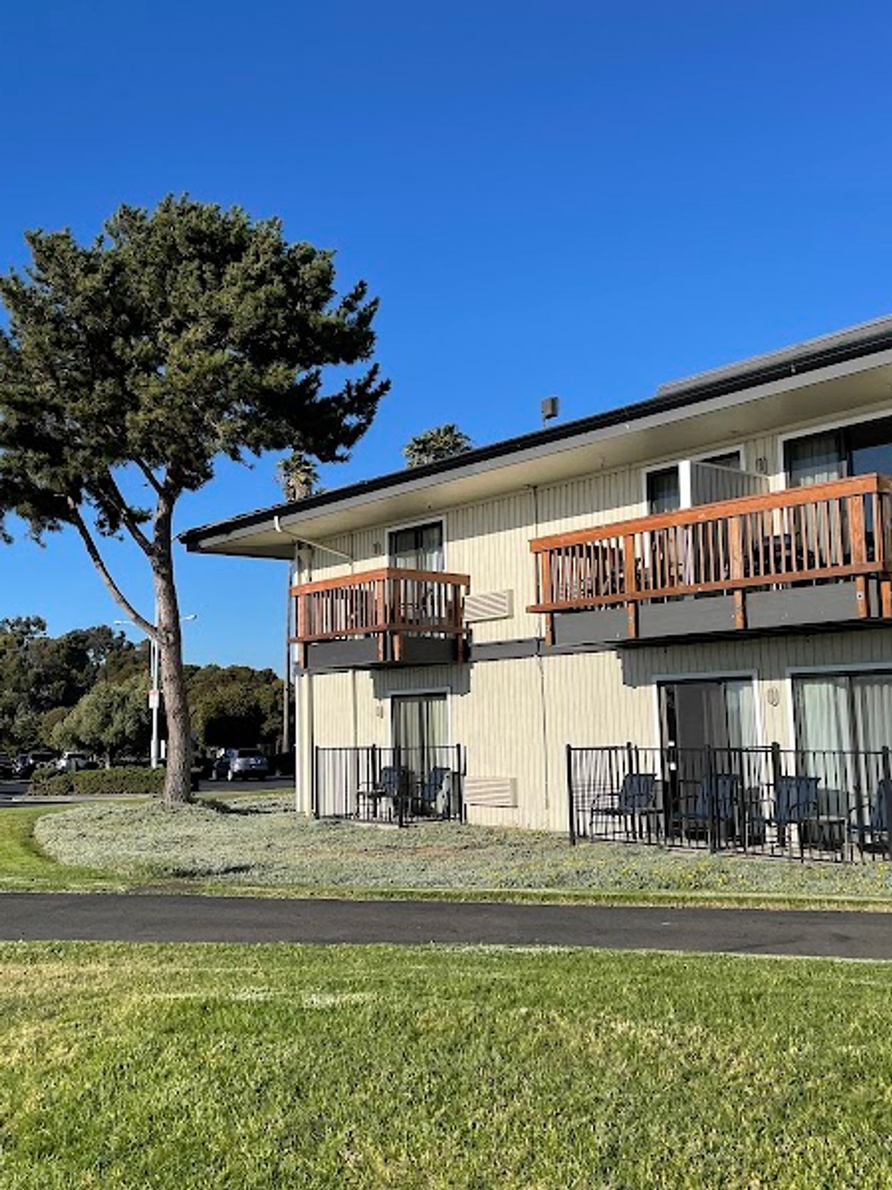 Photo of The Marina Inn on San Francisco Bay
