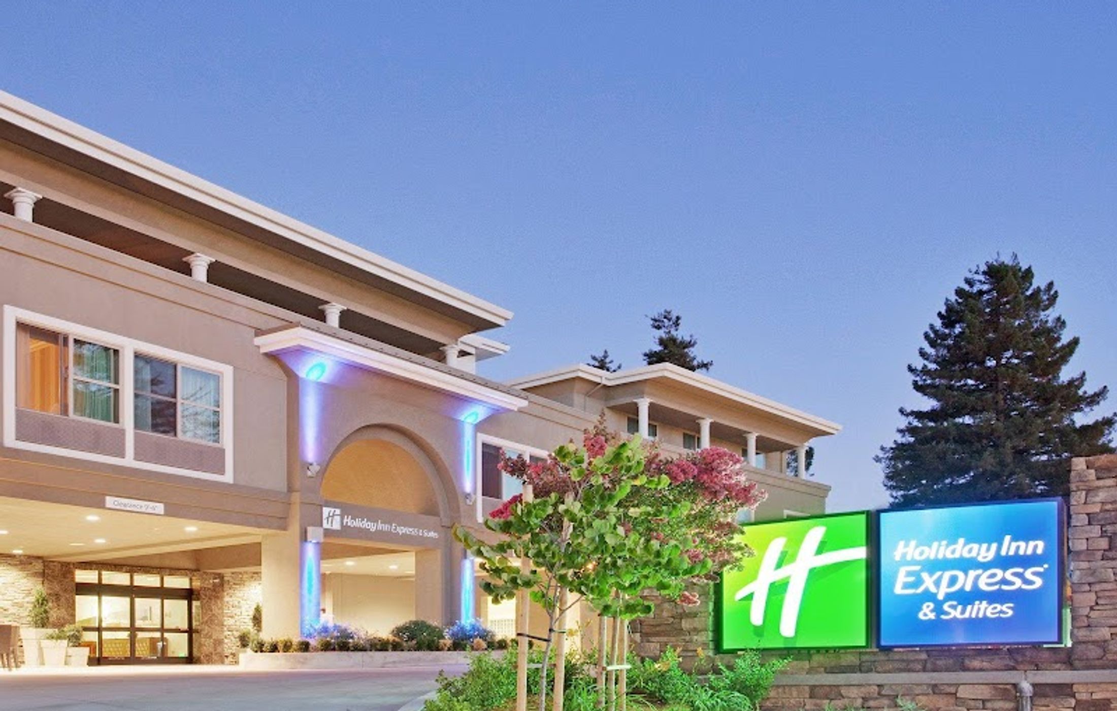 Holiday Inn Express & Suites Santa Cruz, an IHG Hotel