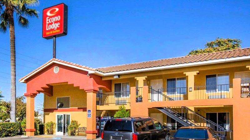 Econo Lodge Inn & Suites Lodi - Wine Country Area