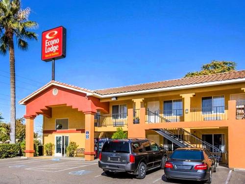 Econo Lodge Inn & Suites Lodi - Wine Country Area