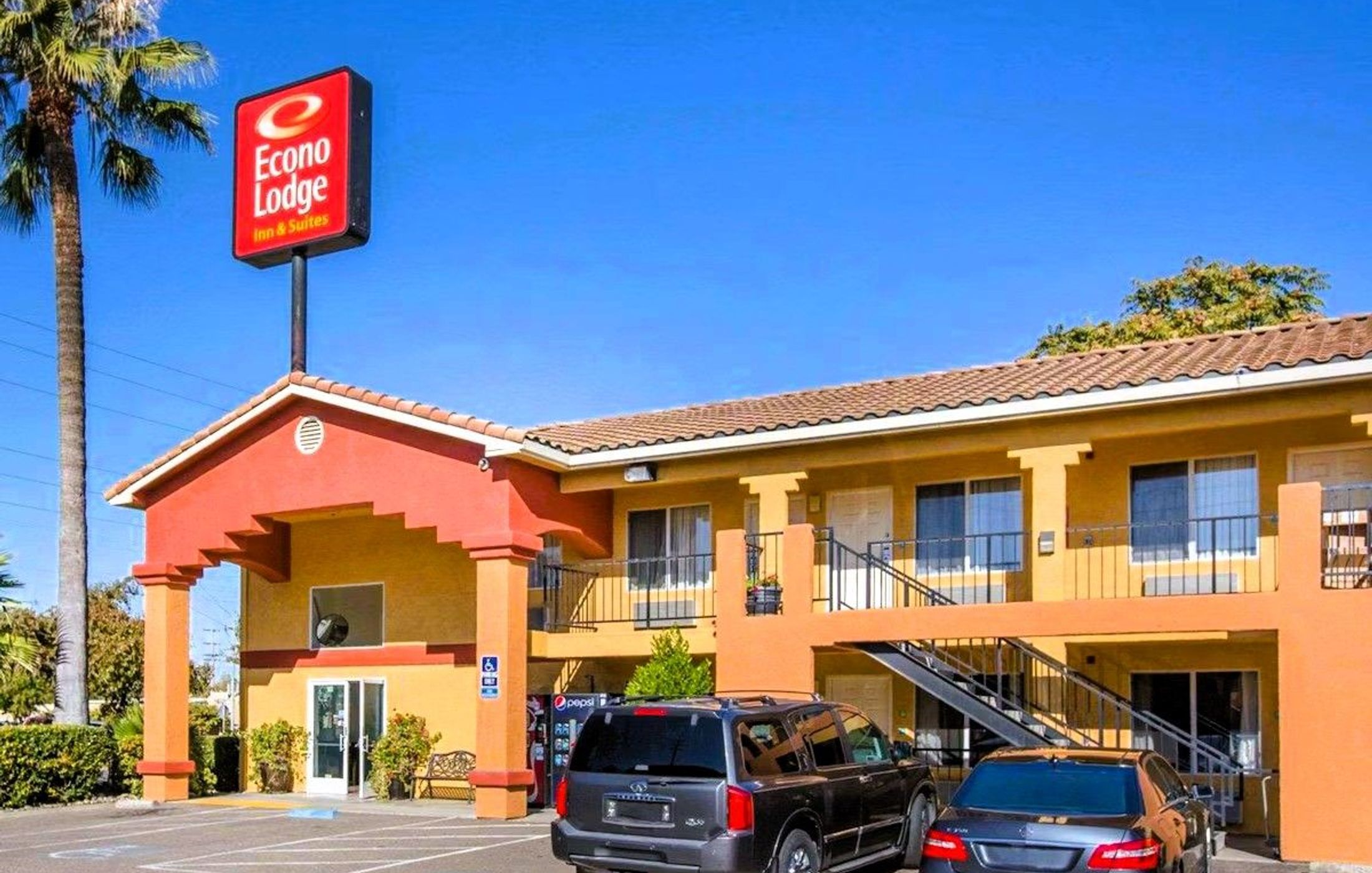 Econo Lodge Inn & Suites Lodi - Wine Country Area