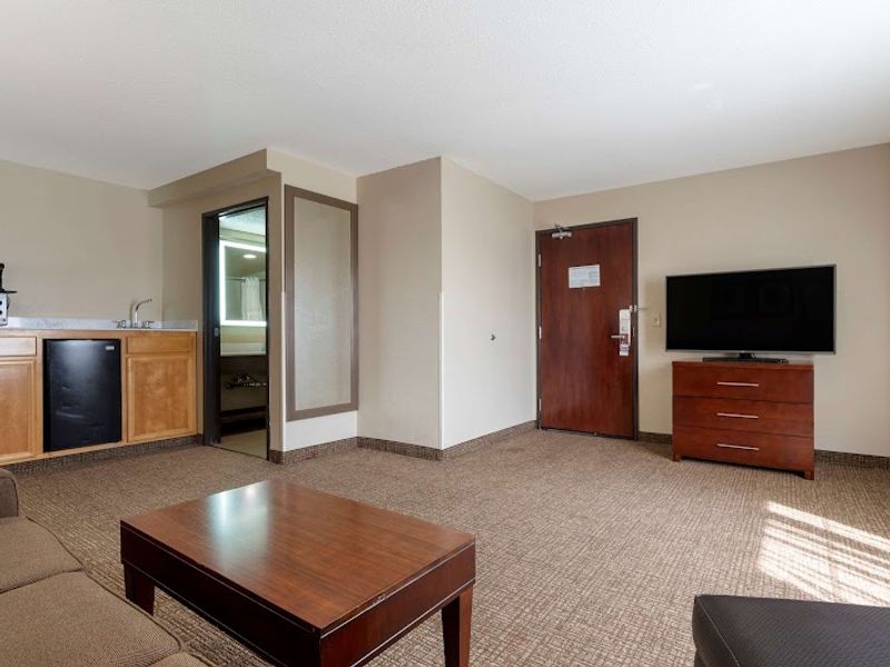 Photo of Comfort Suites Downtown Sacramento