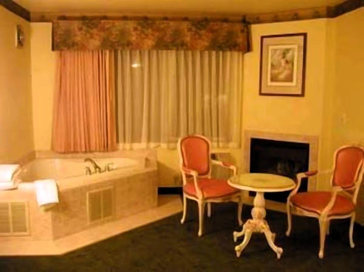 Photo of Palace Inn & Suites - Palace King Spa Suite, Private In-room Hot Tub