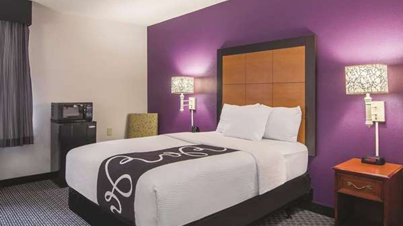 Photo of Howard Johnson by Wyndham Sacramento Downtown