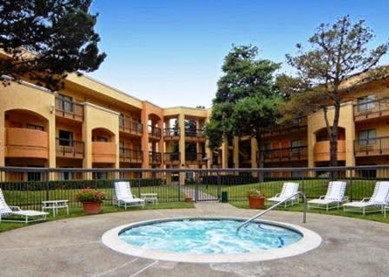 Photo of Comfort Inn & Suites