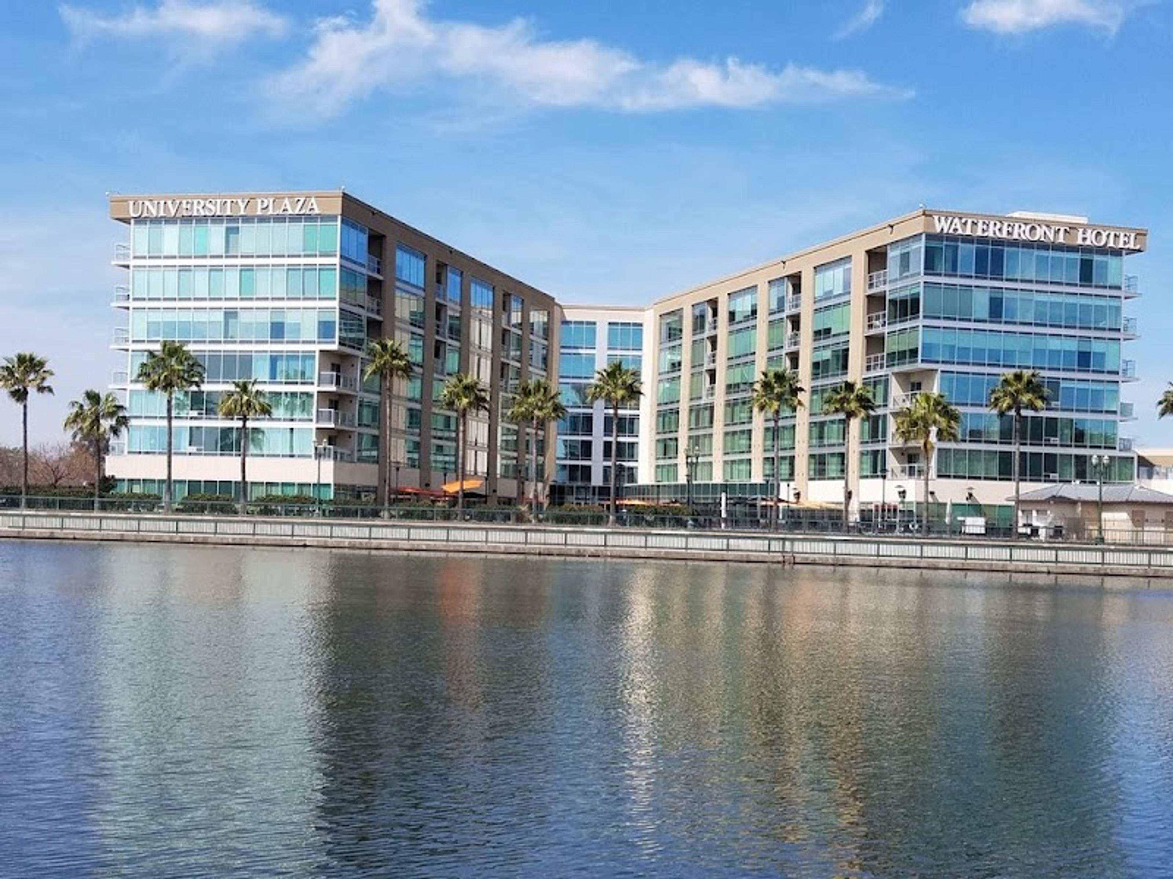 University Plaza Waterfront Hotel