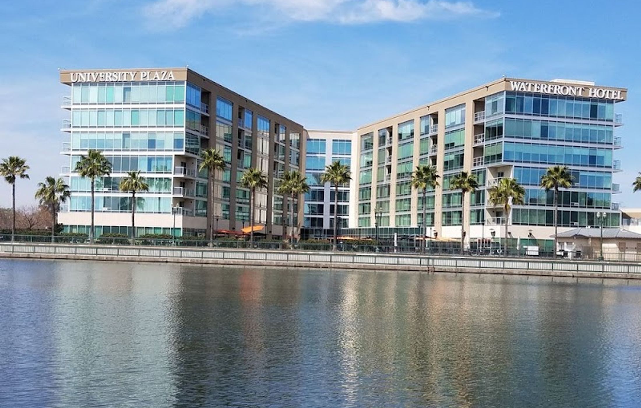 University Plaza Waterfront Hotel