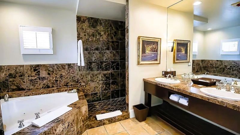Appellation Lodi - Wine & Roses Resort and Spa - Bathroom with private jetted tub