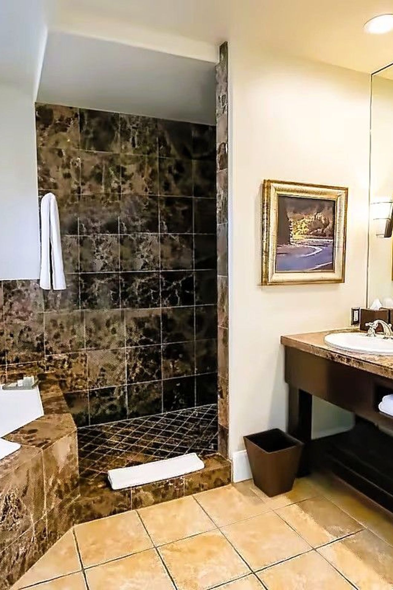 Appellation Lodi - Wine & Roses Resort and Spa - Bathroom with private jetted tub
