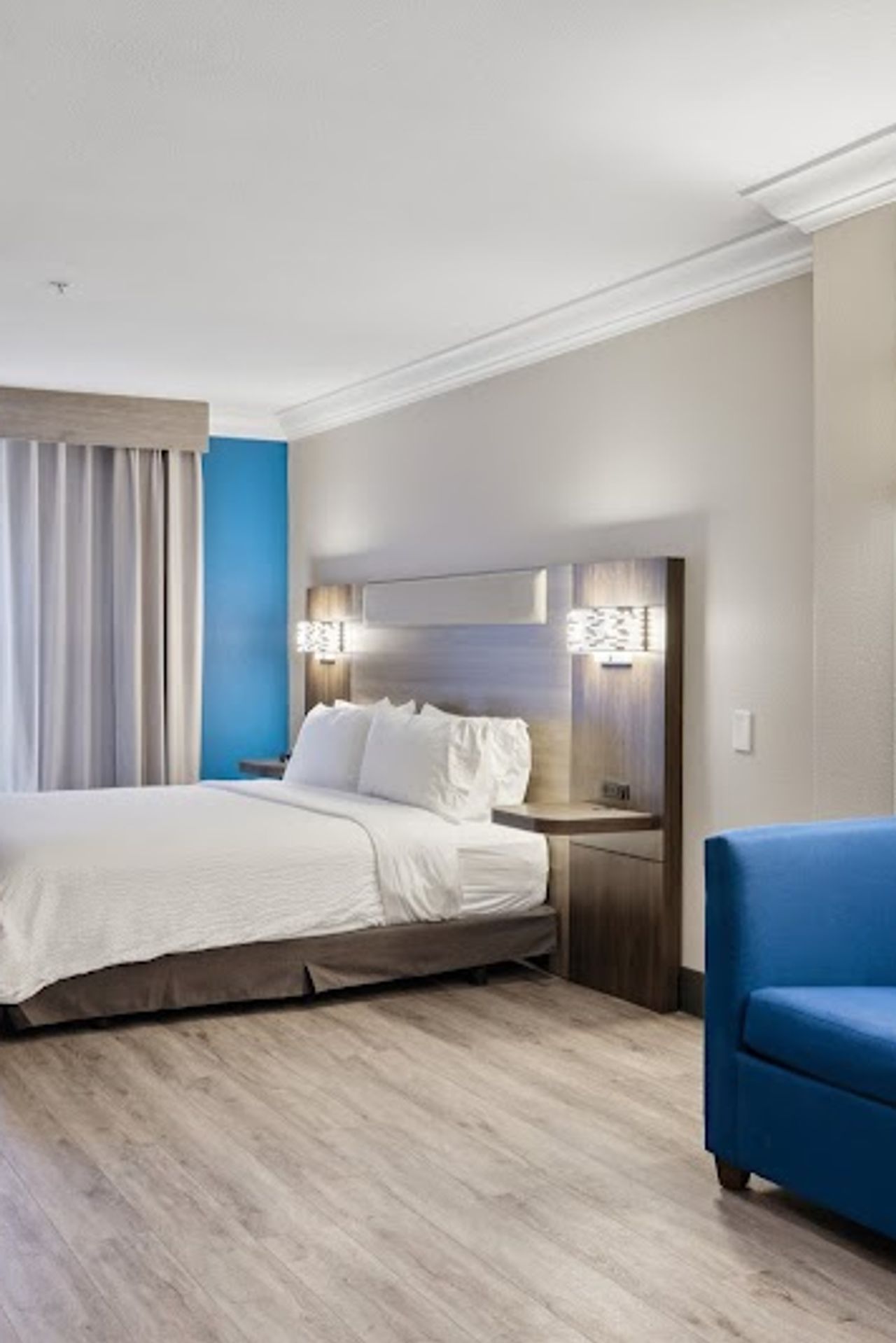 Photo of Holiday Inn Express & Suites Vacaville, an IHG Hotel