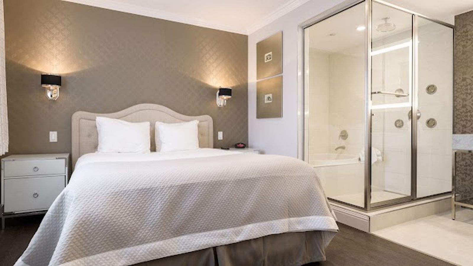 Photo of Woodcrest Hotel