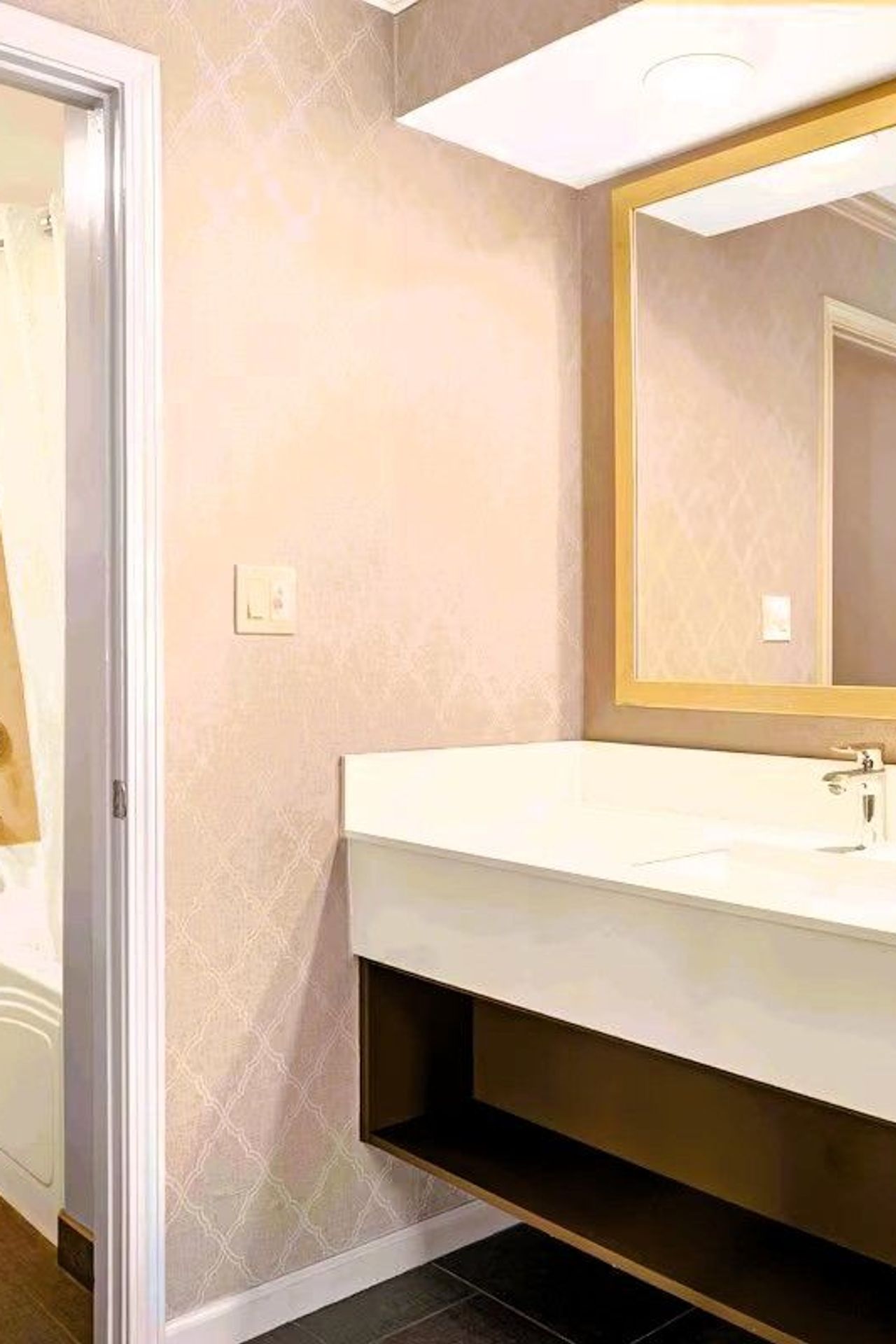 Best Western Inn - Bathroom, Private hot tub