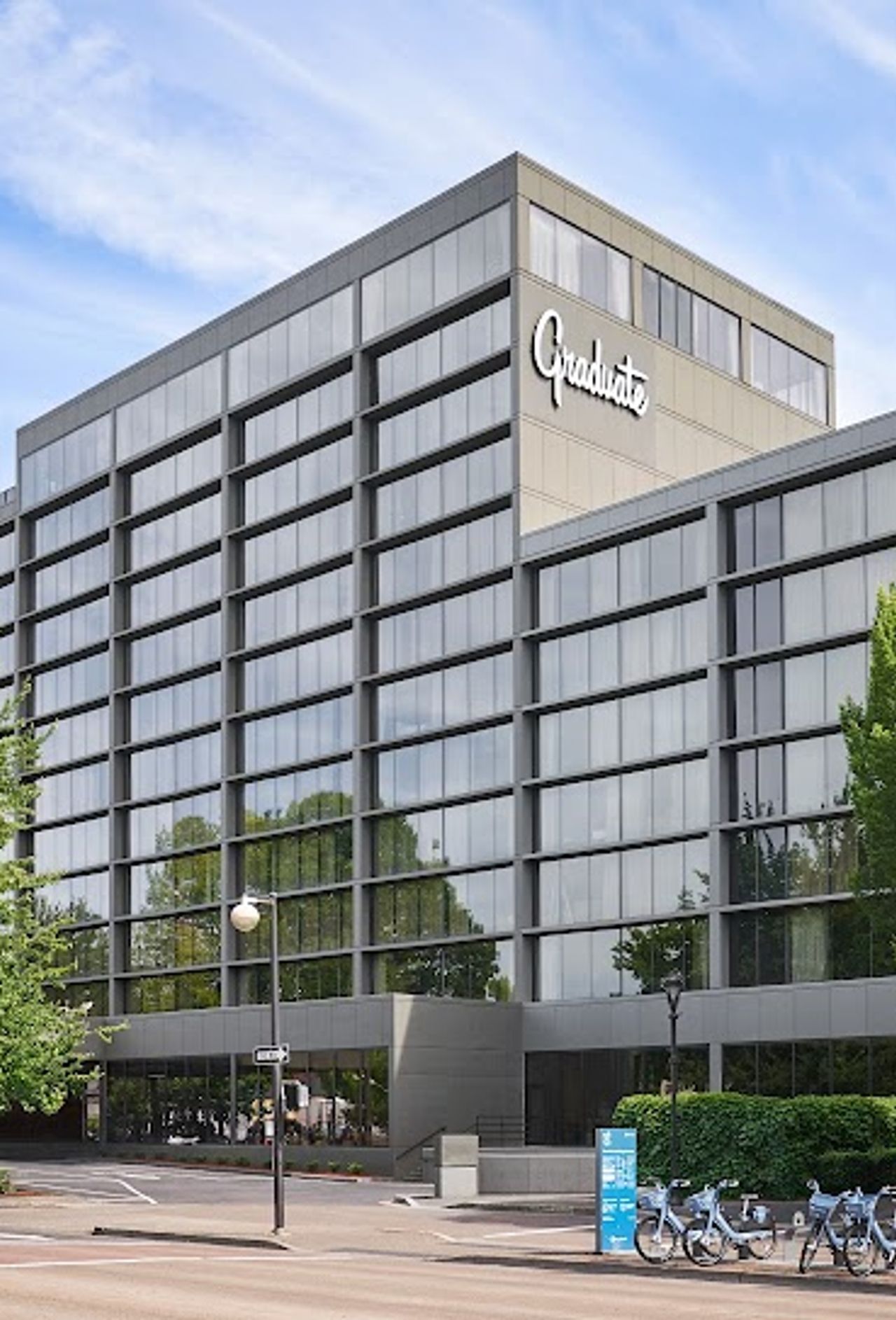 Photo of Graduate by Hilton Eugene - Exterior