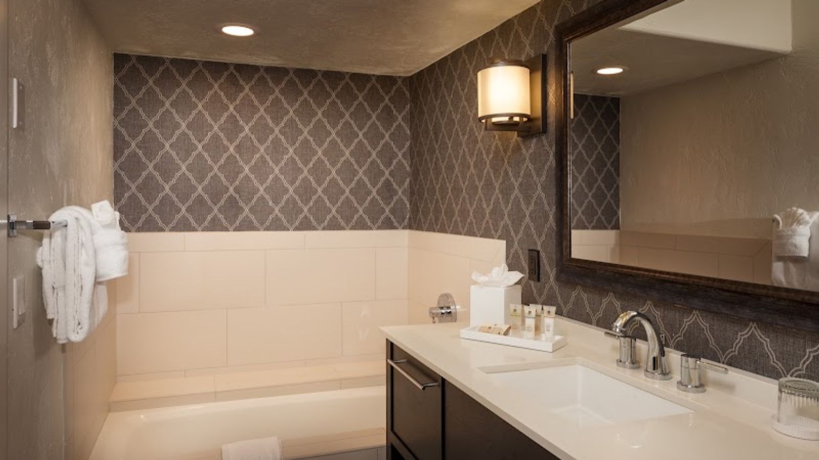 Photo of Hotel Pacific - Bathroom
