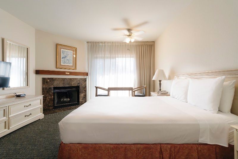 Photo of Monarch Resort - King with Fireplace